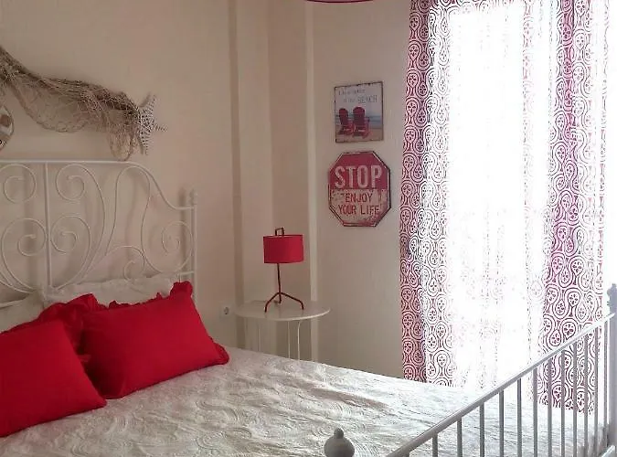 La Casa Allegra In Rosso * Siviri