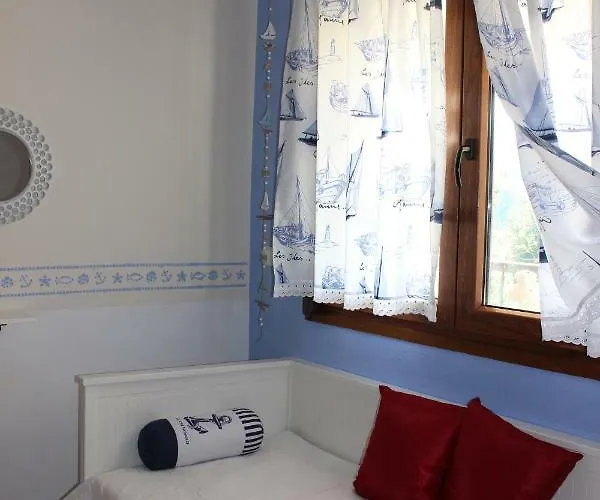 La Casa Allegra In Rosso * Siviri