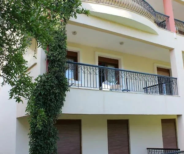 La Casa Allegra In Rosso * Siviri