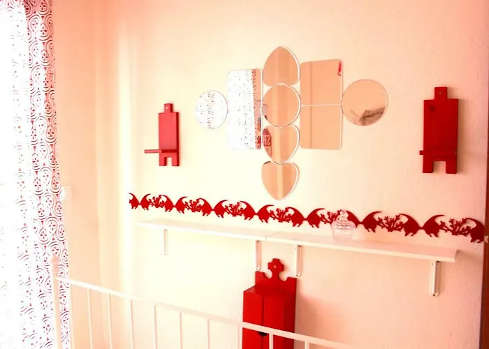 La Casa Allegra In Rosso * Siviri